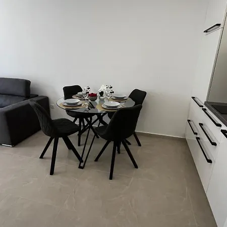 Polar Star 106 B In Saint Apartment *