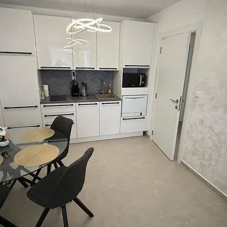 Polar Star 106 B In Saint Apartment